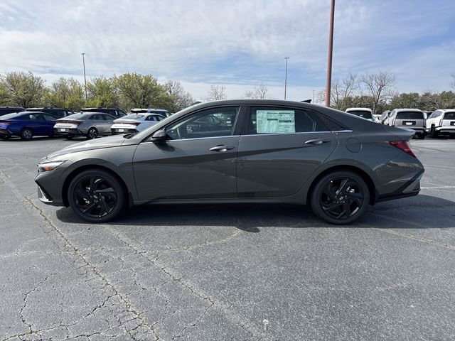 New 2026 Hyundai Elantra SEL Sport image 4