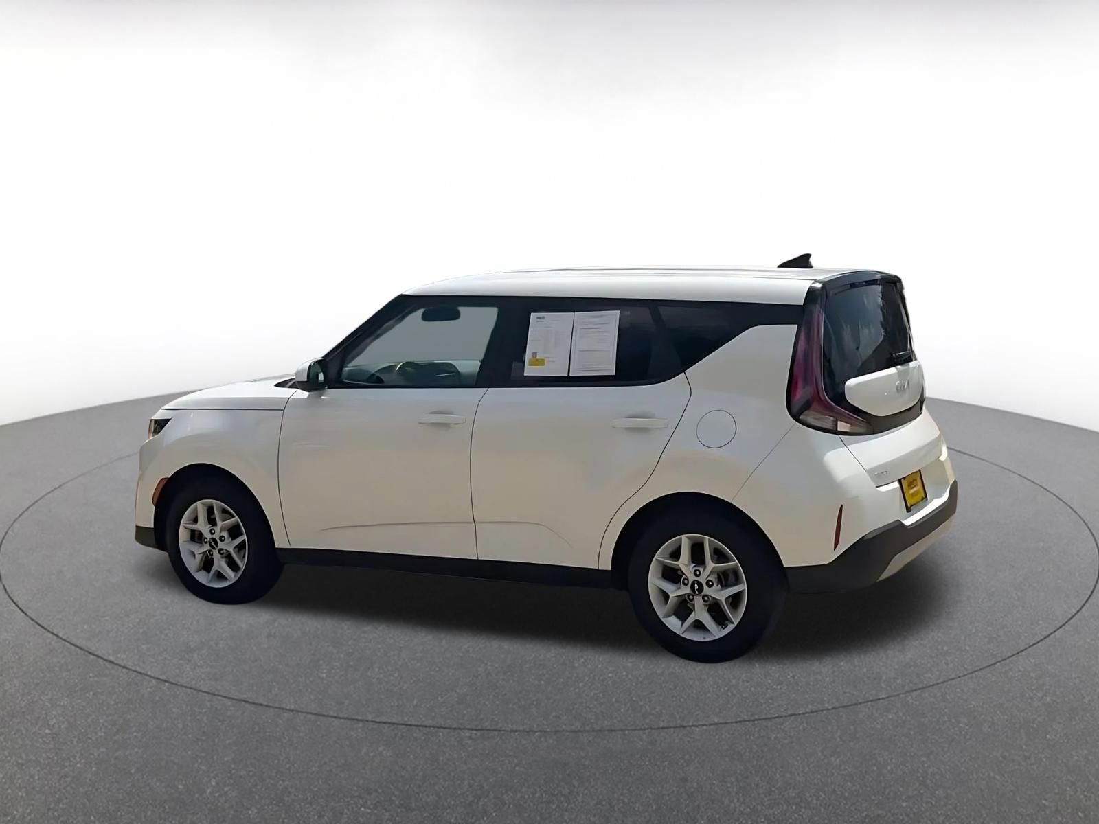 Used 2025 Kia Soul LX w/ LX Technology Package FWD image 10