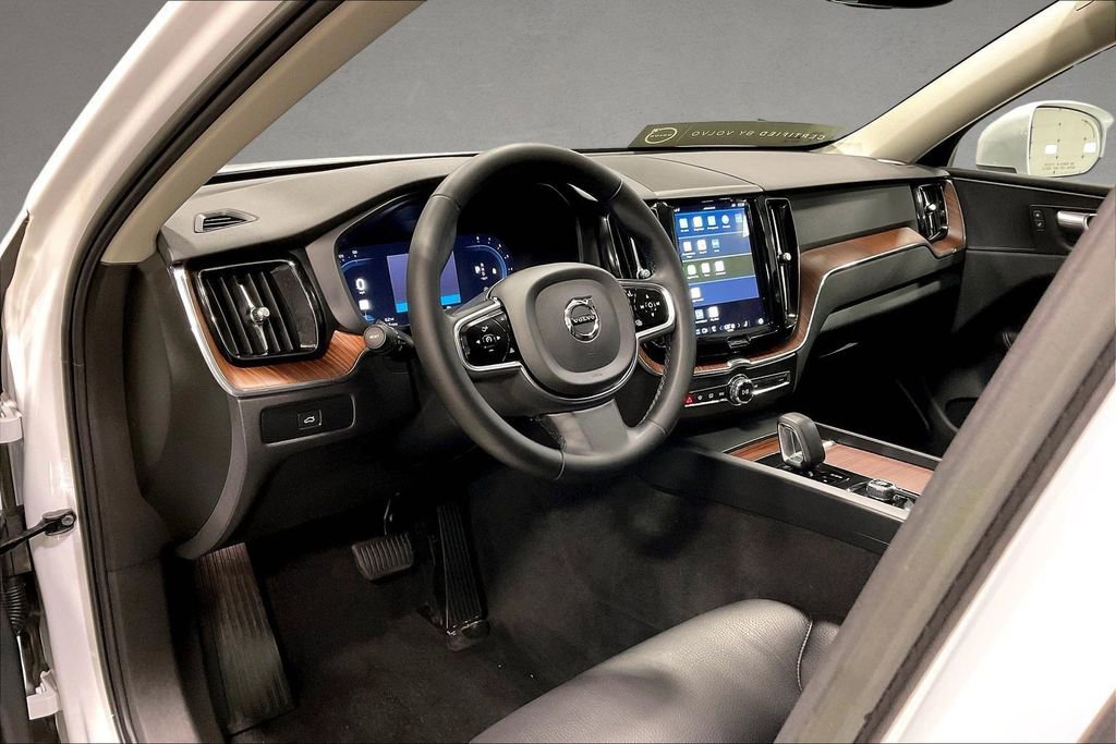 Certified 2023 Volvo XC60 B5 Plus w/ Climate Package AWD/4WD image 17