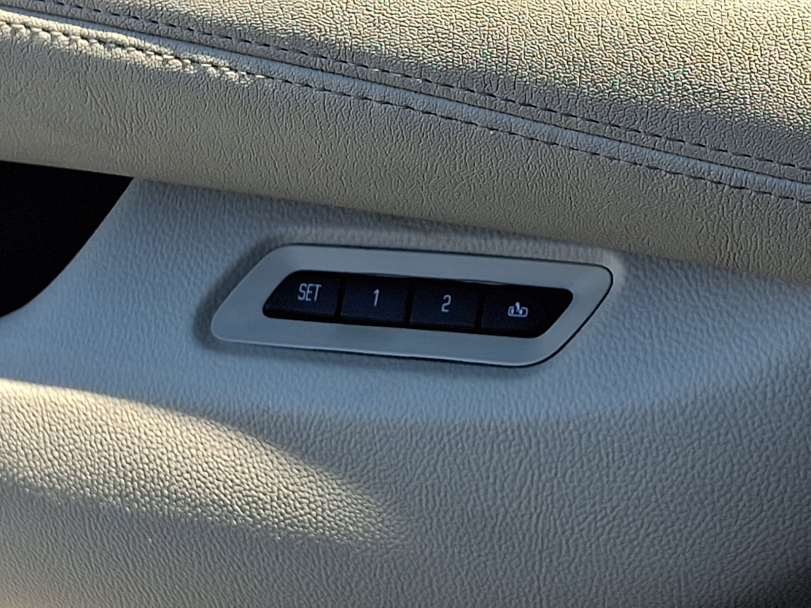 Used 2015 Cadillac Escalade Luxury RWD image 24