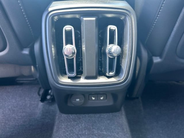 Certified 2025 Volvo XC40 B5 Core AWD/4WD image 18