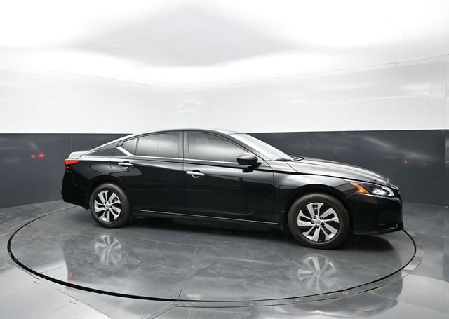 Used 2025 Nissan Altima 2.5 S FWD image 6