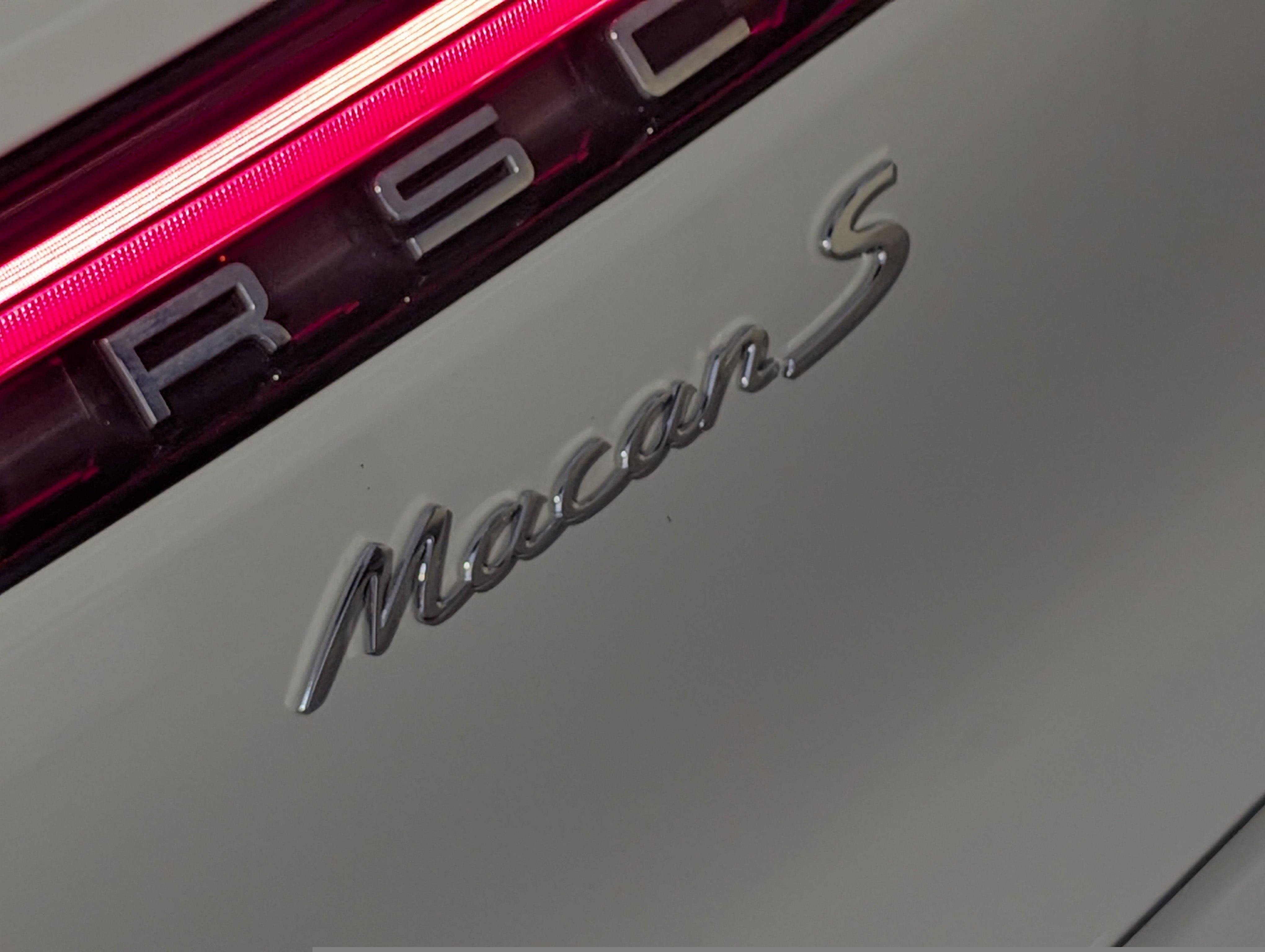 Certified 2024 Porsche Macan S image 18