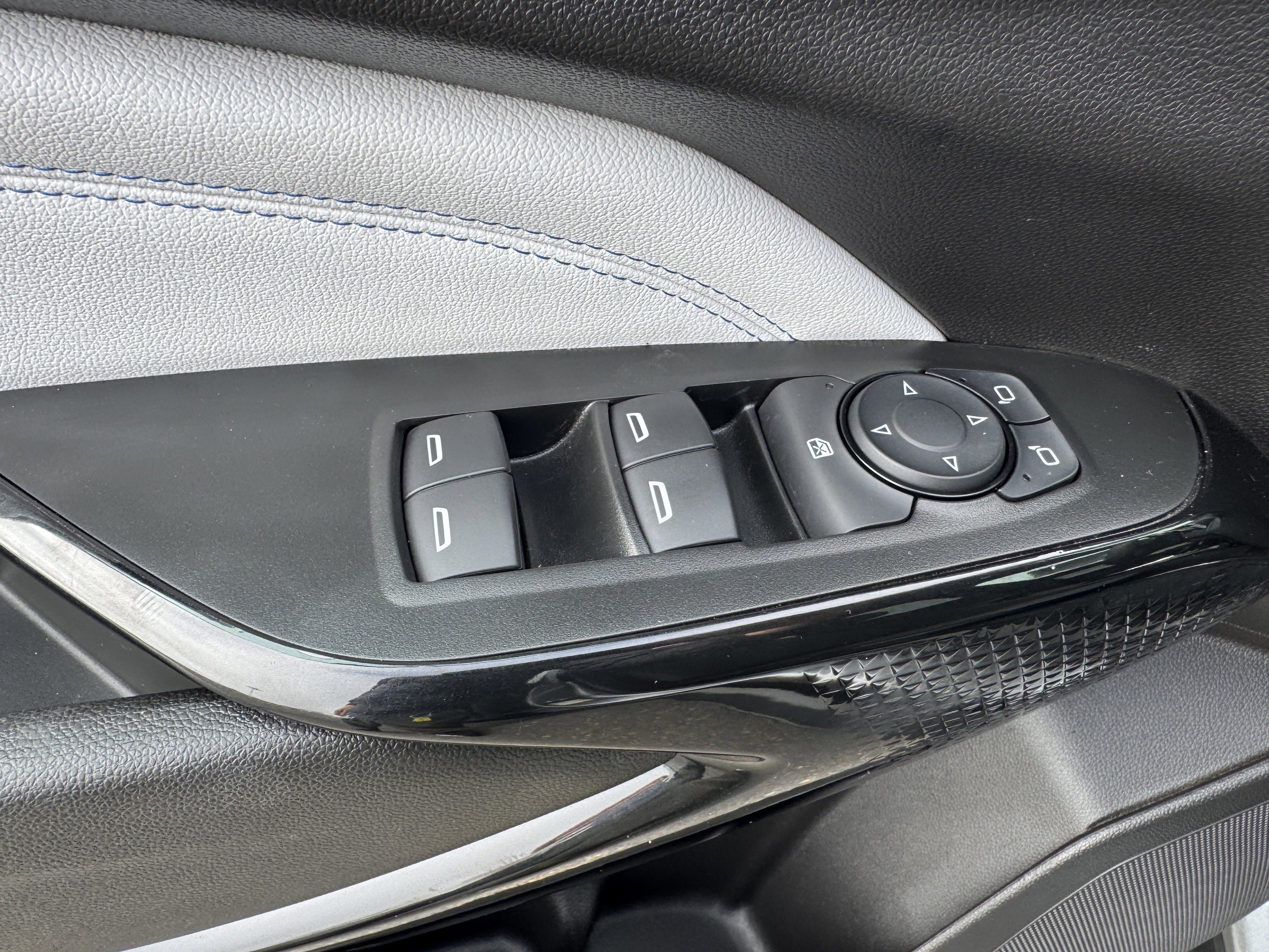 Used 2025 Chevrolet Trax LT image 11