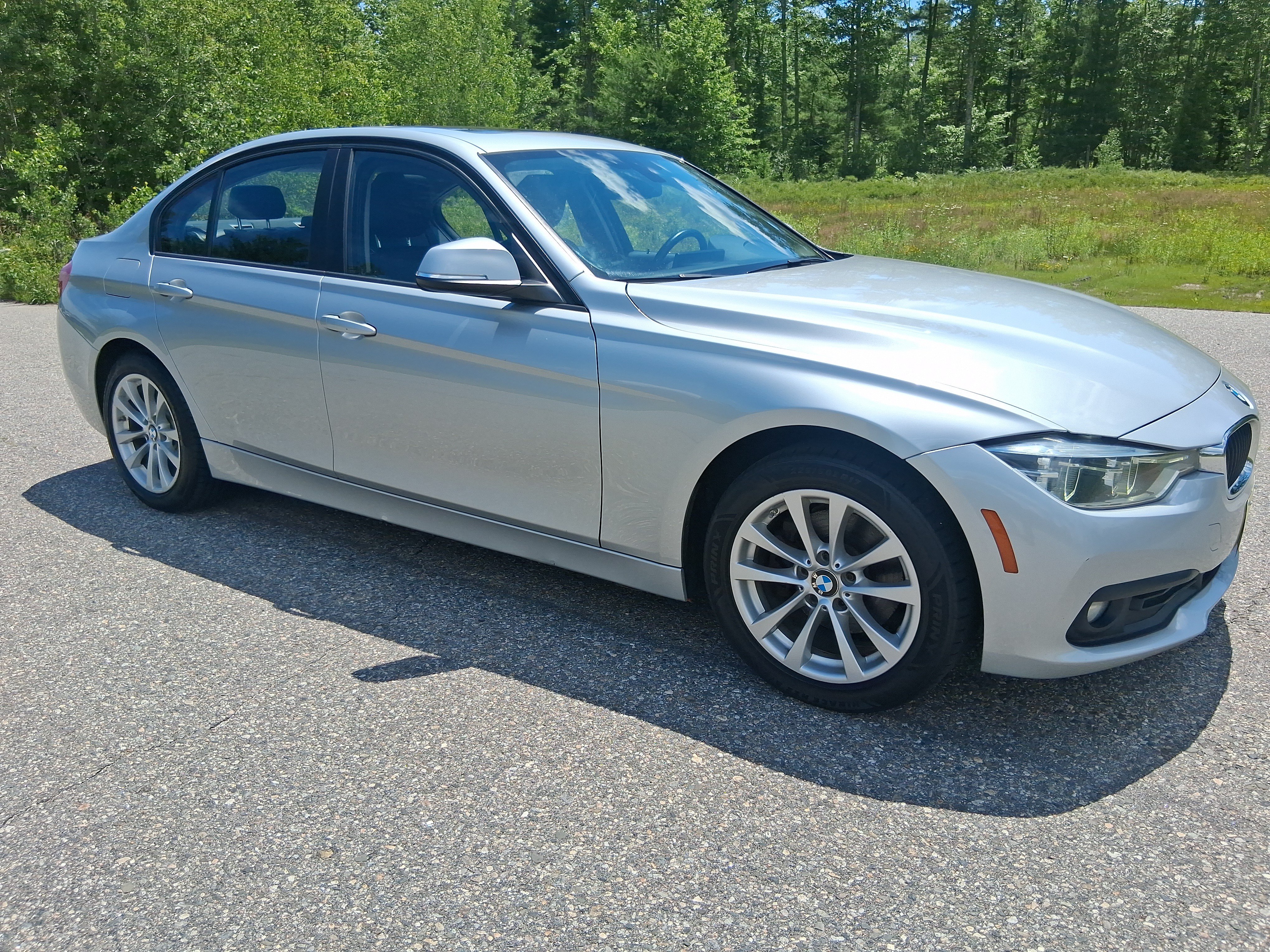 Used 2018 BMW 320i xDrive Sedan AWD/4WD image 3