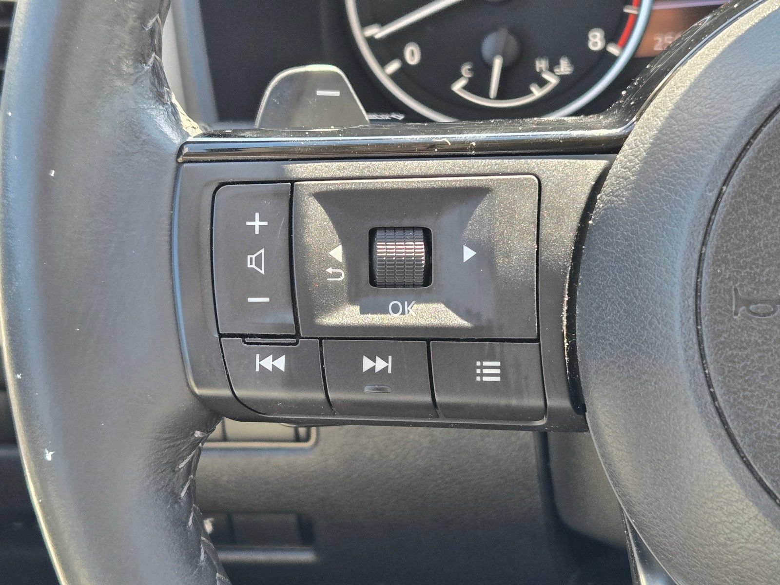 Used 2023 Nissan Rogue SL w/ SL Premium Package AWD/4WD image 32