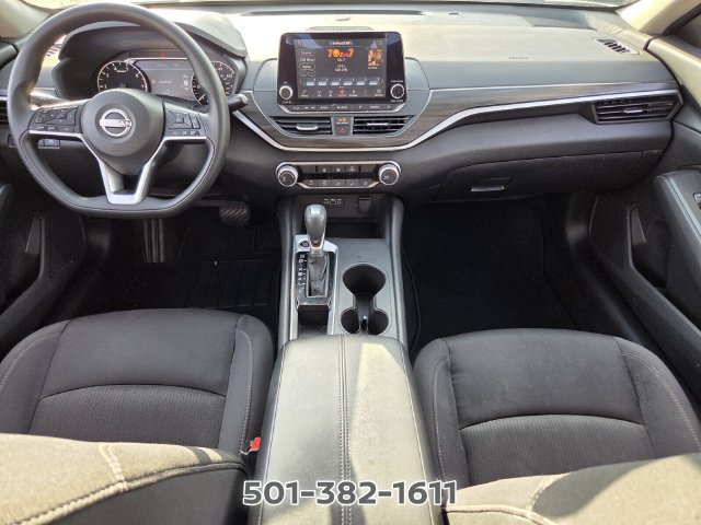 Used 2025 Nissan Altima 2.5 SV FWD image 13
