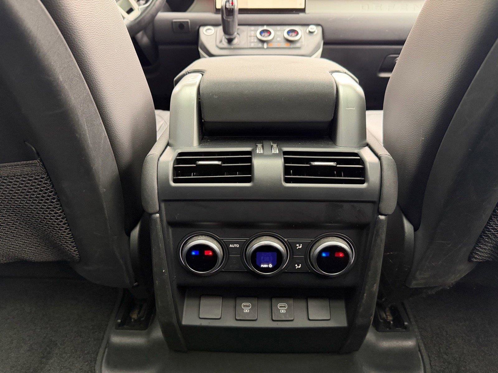 Used 2023 Land Rover Defender 130 SE image 19