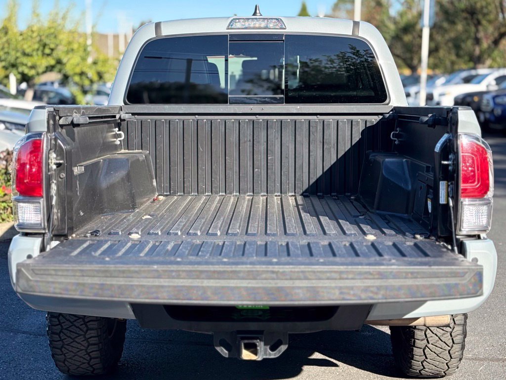 Used 2020 Toyota Tacoma TRD Off-Road w/ TRD Premium Off Road Package AWD/4WD image 11