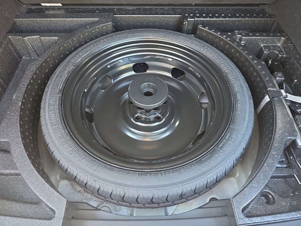 Used 2024 Volkswagen Taos SE image 14