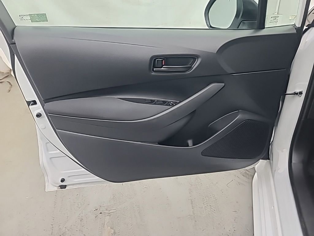 Used 2025 Toyota Corolla LE image 24