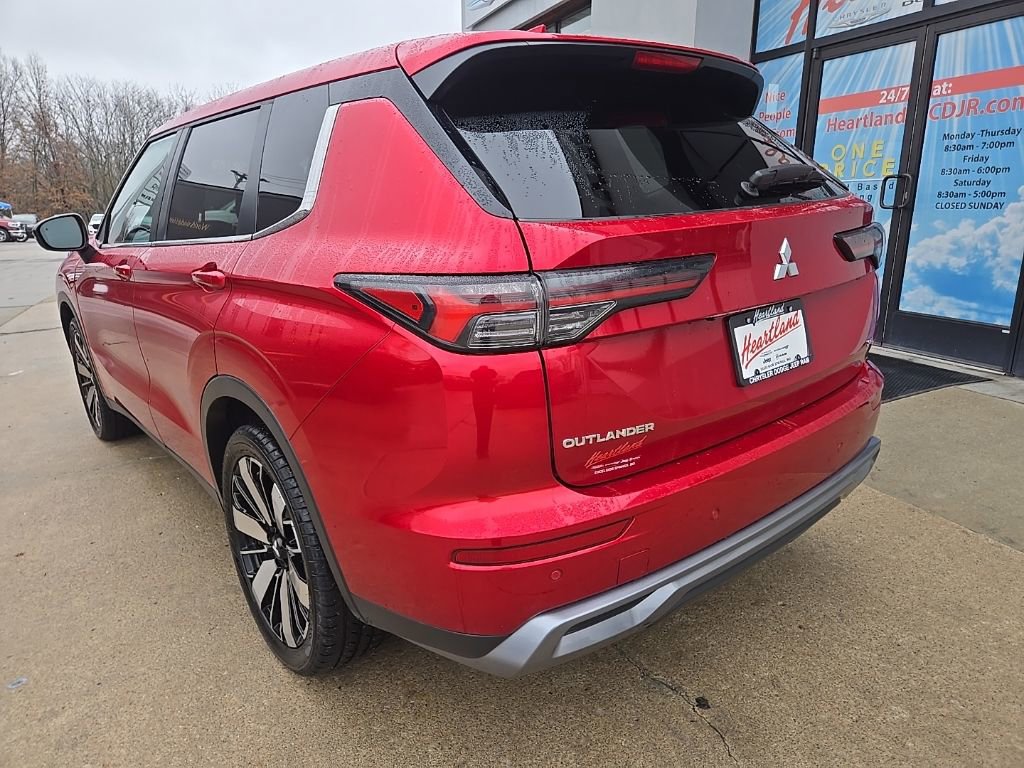 Used 2025 Mitsubishi Outlander SE image 7