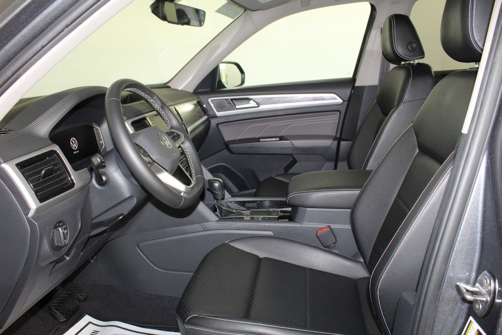 Used 2023 Volkswagen Atlas SE w/ Panoramic Sunroof Package image 25