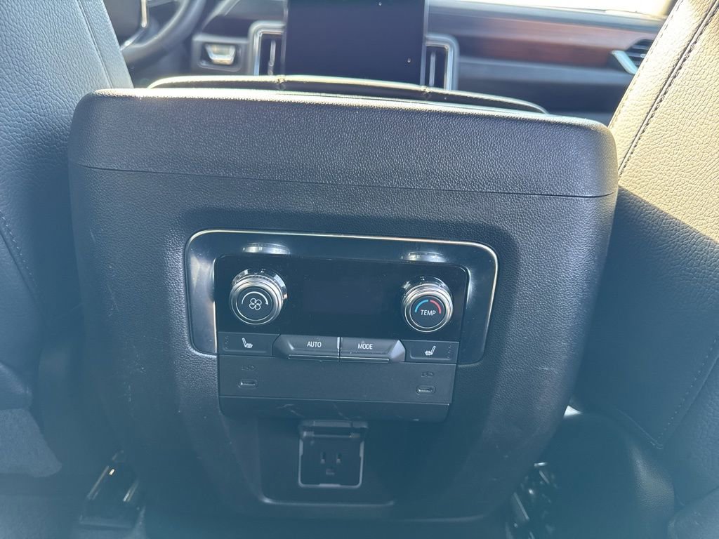 Used 2025 GMC Yukon Denali RWD image 20