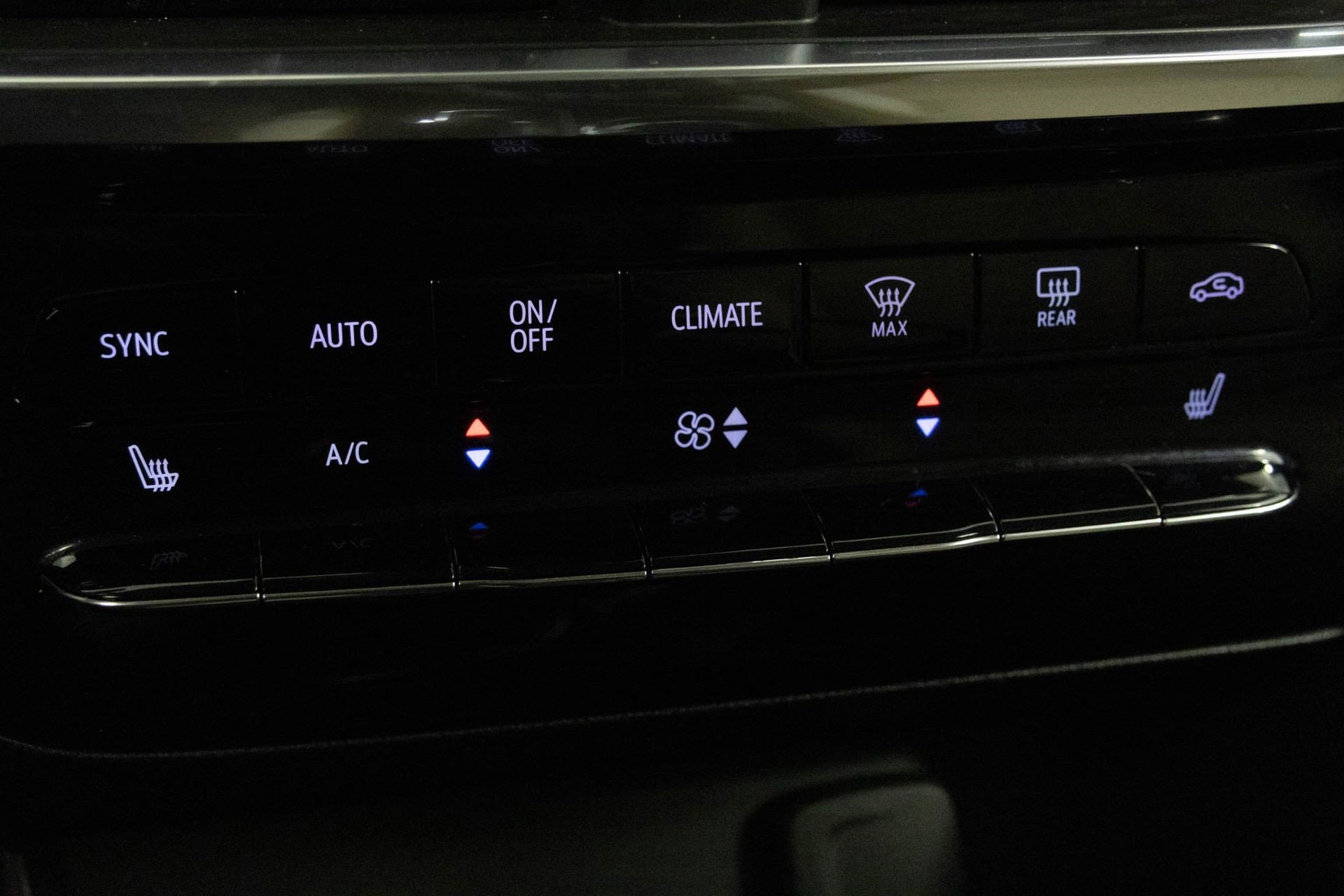 Certified 2024 Buick Encore GX Avenir w/ Avenir Convenience Package image 13