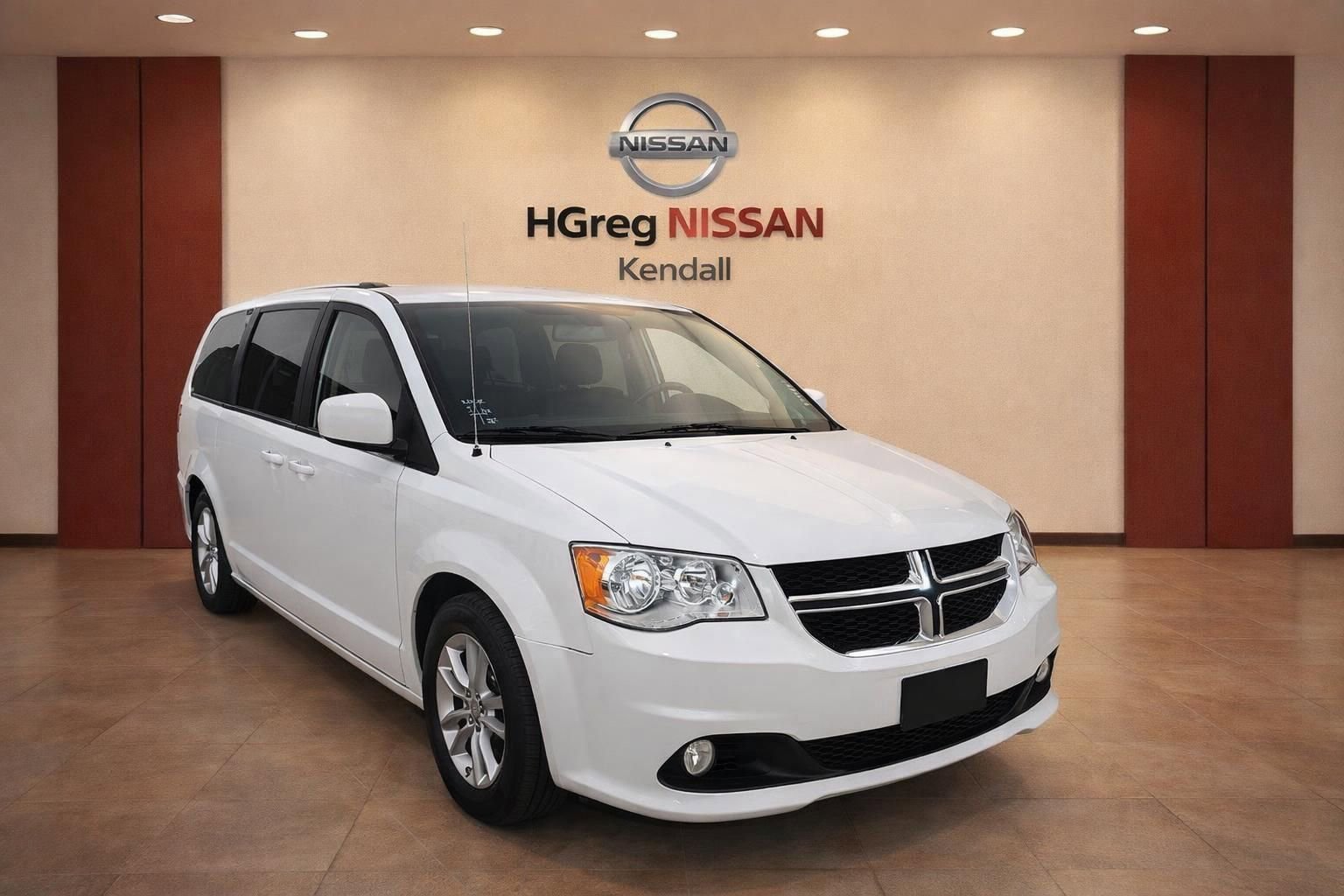 Used 2019 Dodge Grand Caravan SXT w/ Rear Park Assist Package image 8