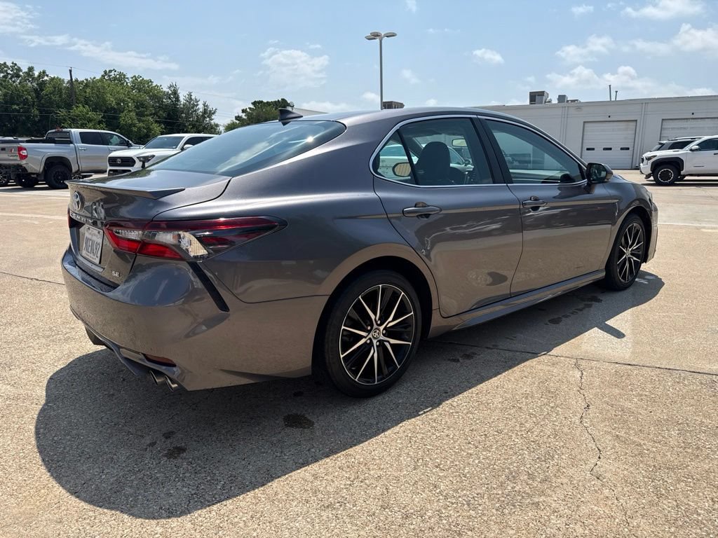 Used 2024 Toyota Camry SE FWD image 5