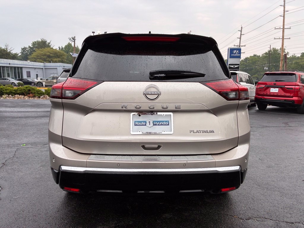 Used 2024 Nissan Rogue Platinum FWD image 6