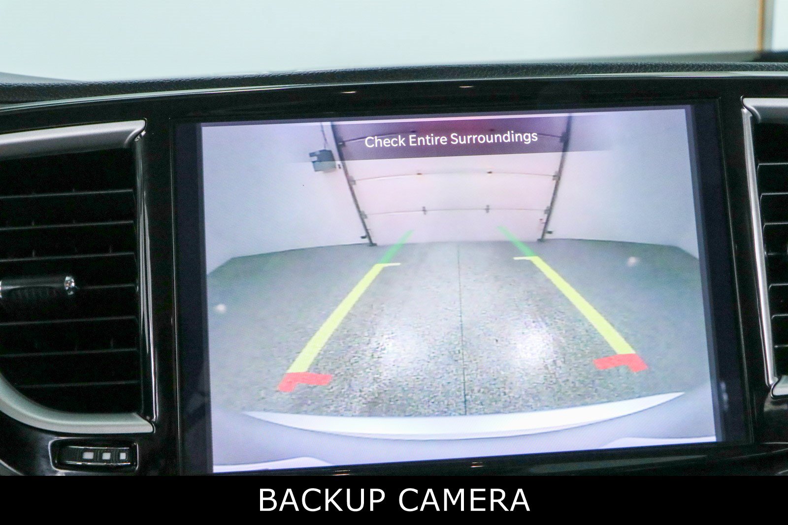 Used 2024 Chrysler Pacifica Touring-L FWD image 18
