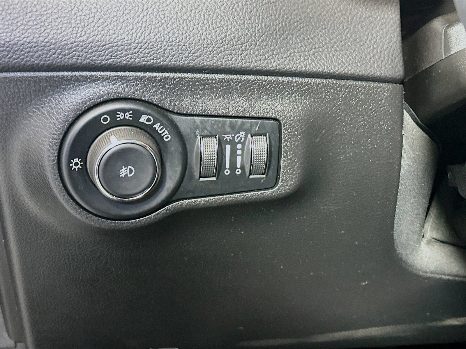 Used 2018 Jeep Compass Limited AWD/4WD image 10
