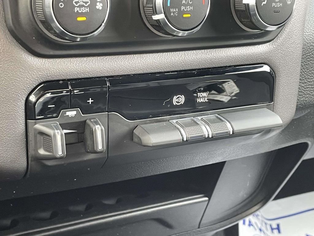 Used 2024 RAM 2500 Big Horn AWD/4WD image 31