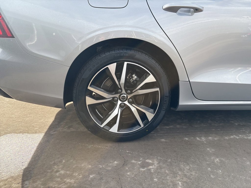 Certified 2025 Volvo S60 B5 Core image 13