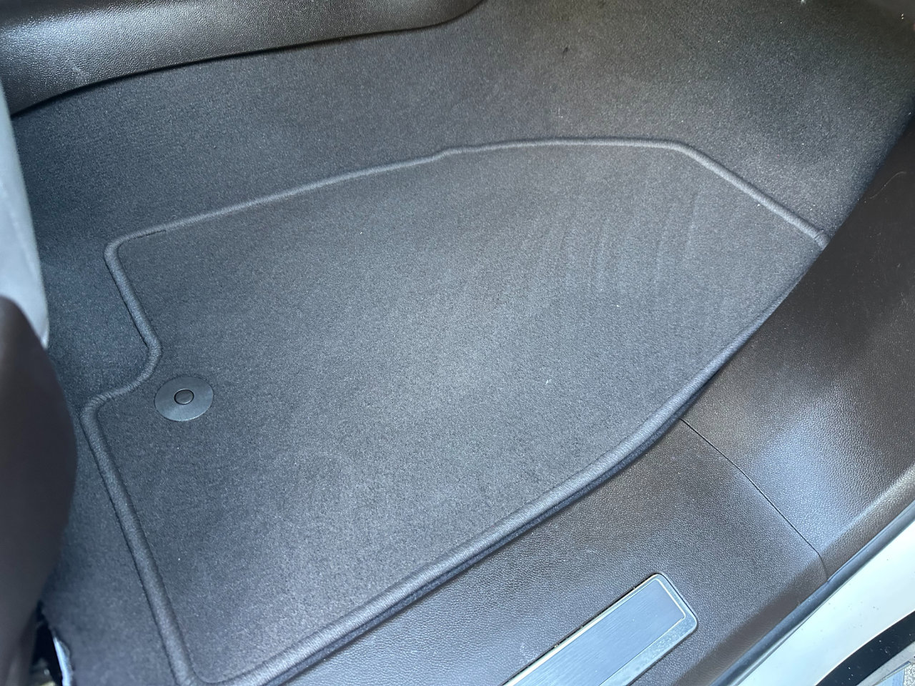 Used 2024 GMC Yukon XL SLT w/ SLT Luxury Package image 36