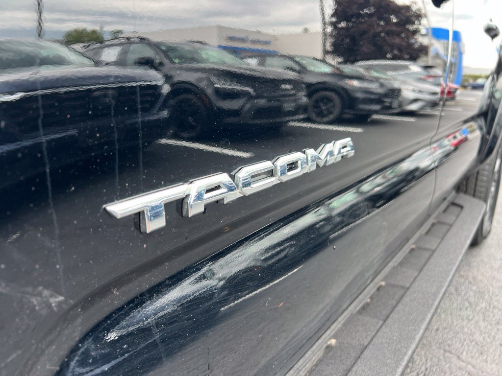 Used 2023 Toyota Tacoma SR5 AWD/4WD image 29