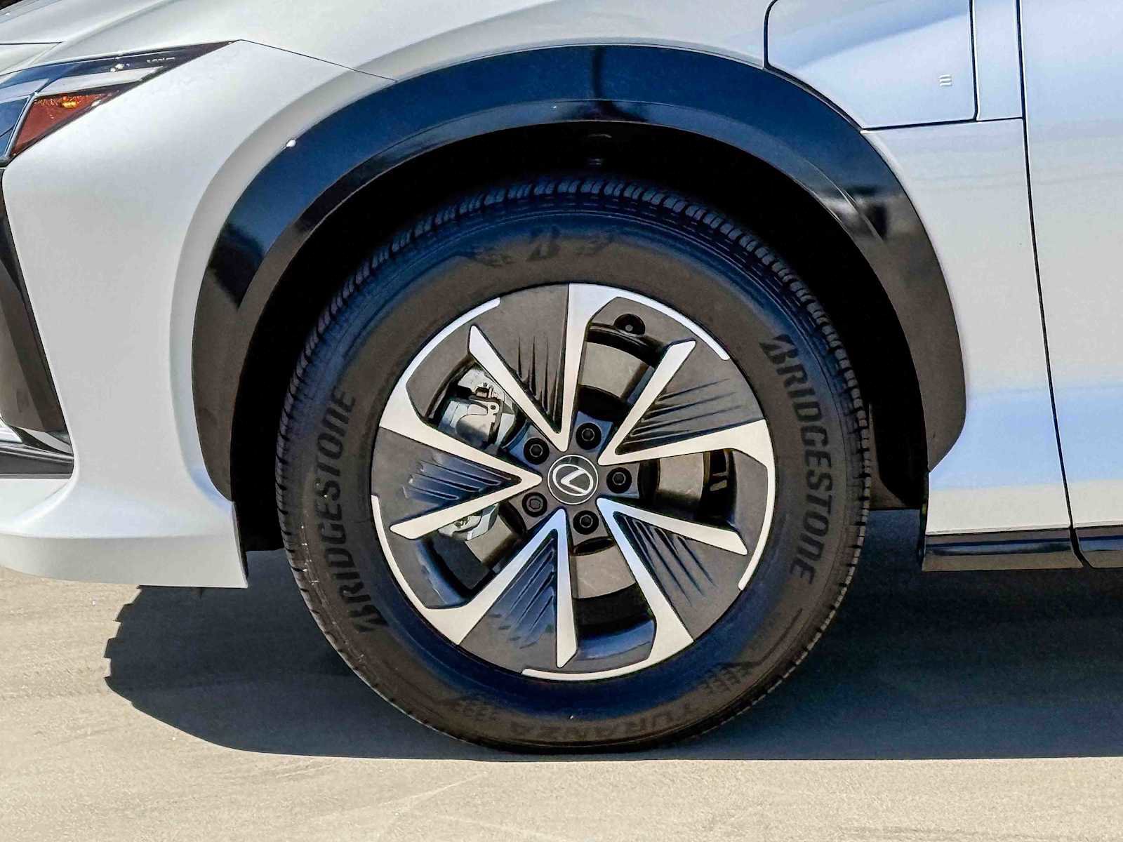 Used 2025 Lexus RZ 300e FWD image 9