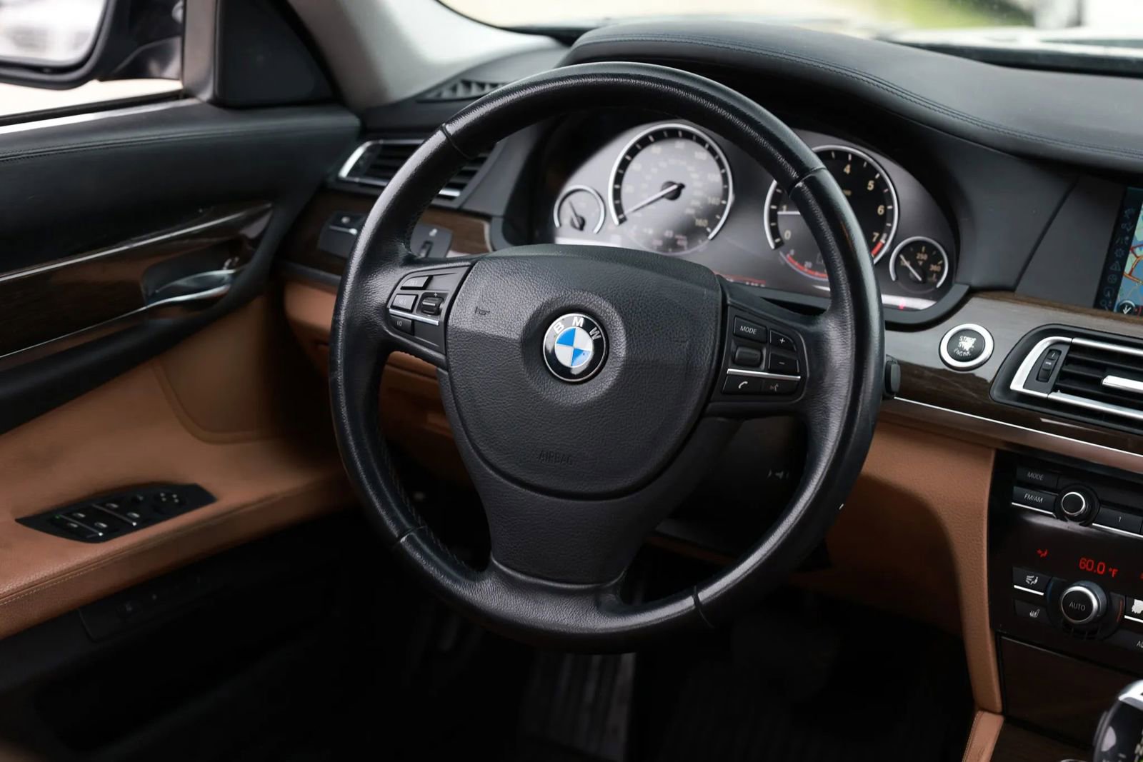 Used 2011 BMW 740i image 27