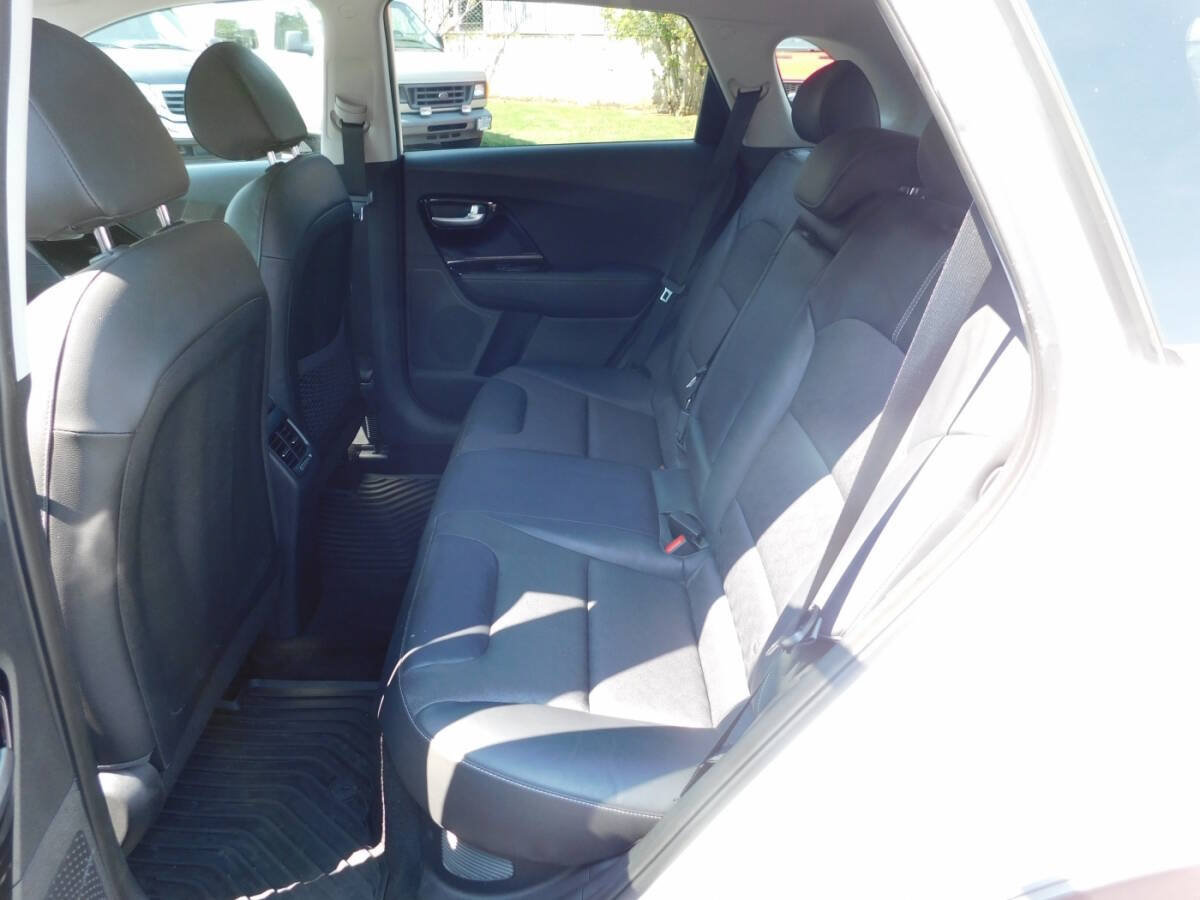 Used 2019 Kia Niro S Touring FWD image 6