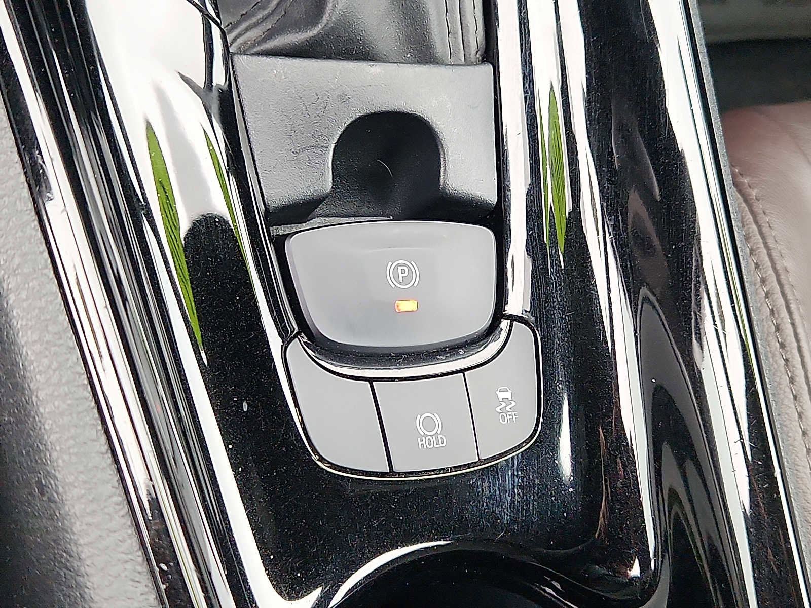 Used 2019 Toyota C-HR Limited image 24
