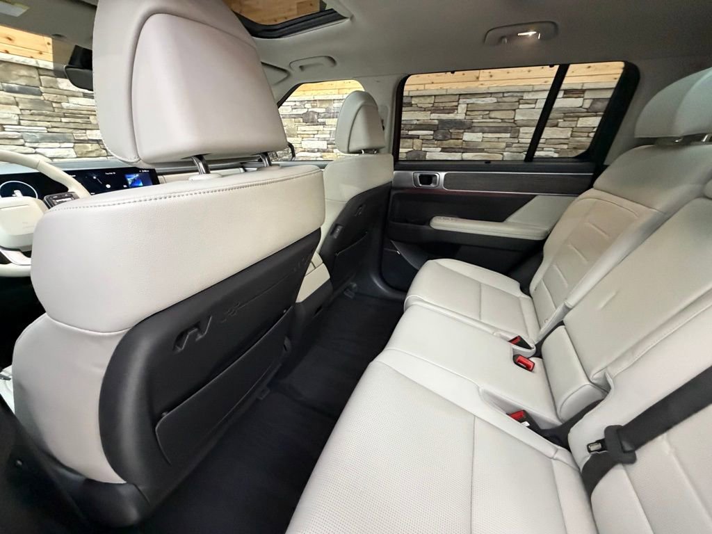 Certified 2025 Hyundai Santa Fe Limited image 28