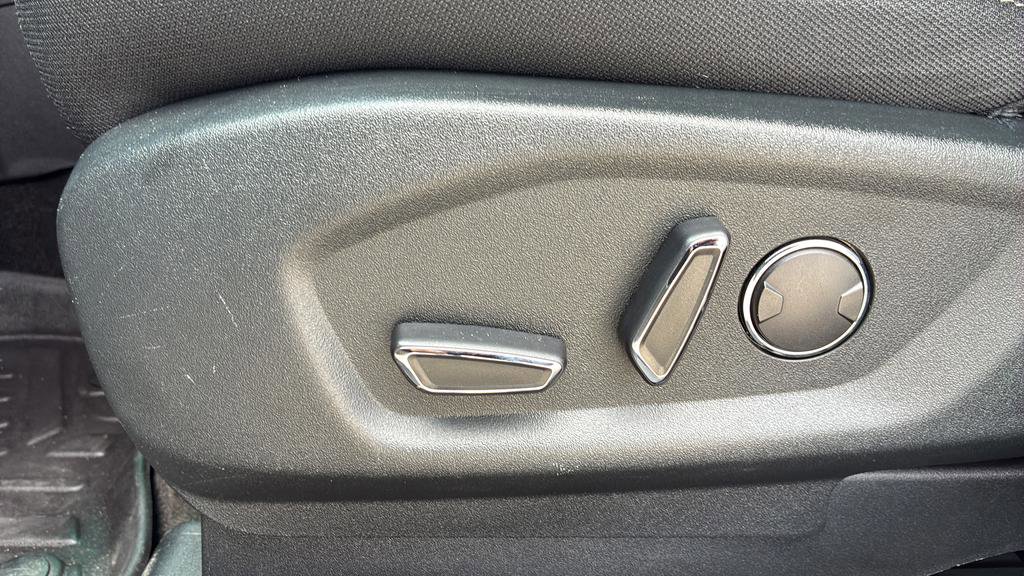 Used 2018 Ford Explorer XLT w/ Equipment Group 201A image 23