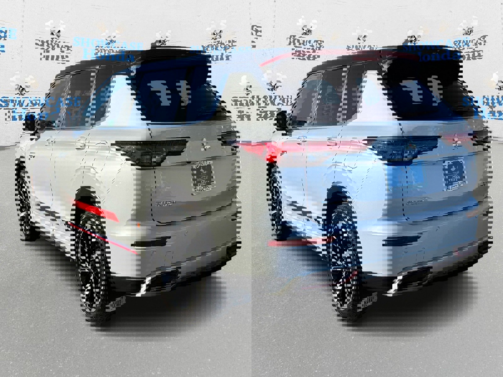 Used 2024 Mitsubishi Outlander 4WD Plug-In Hybrid image 5