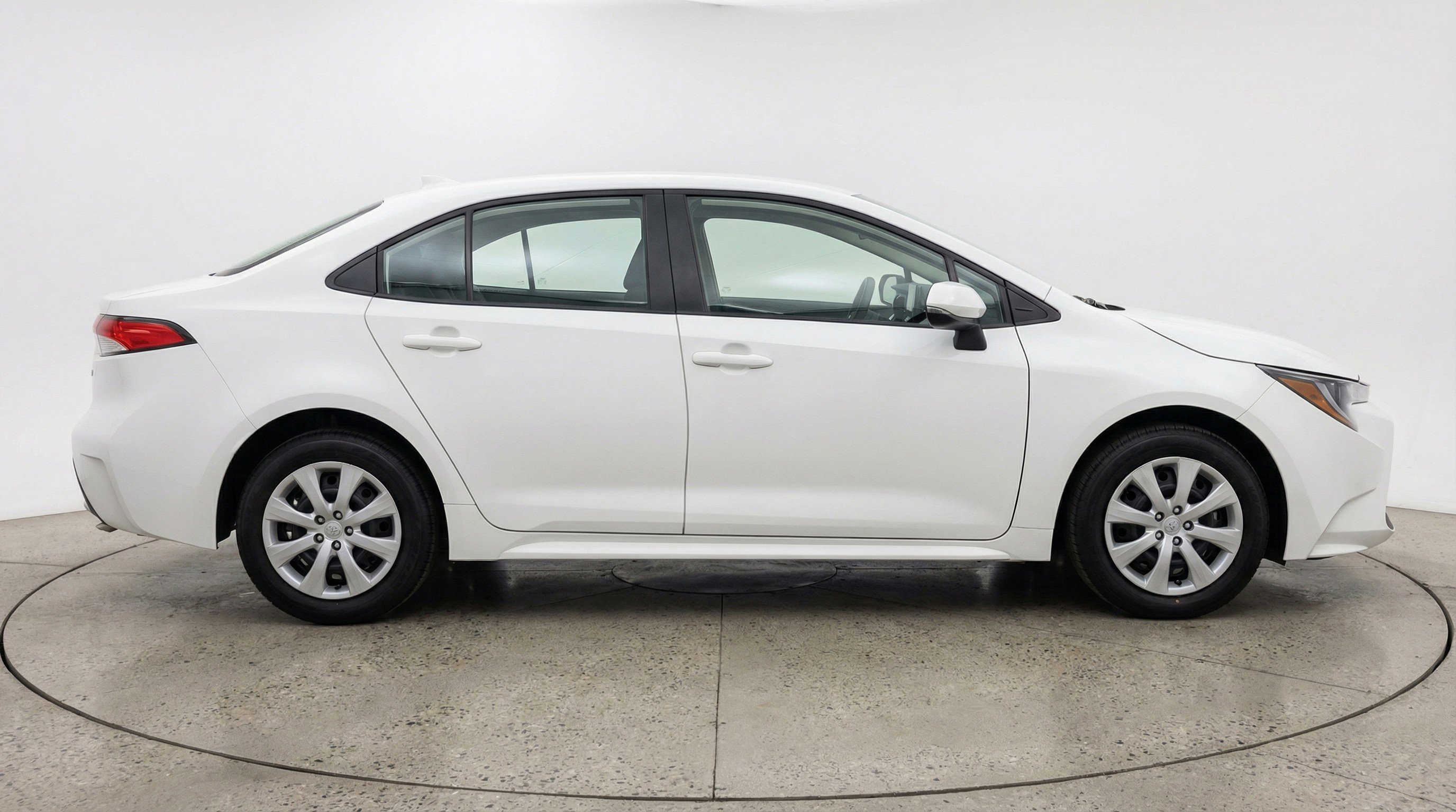 Used 2025 Toyota Corolla LE FWD image 11
