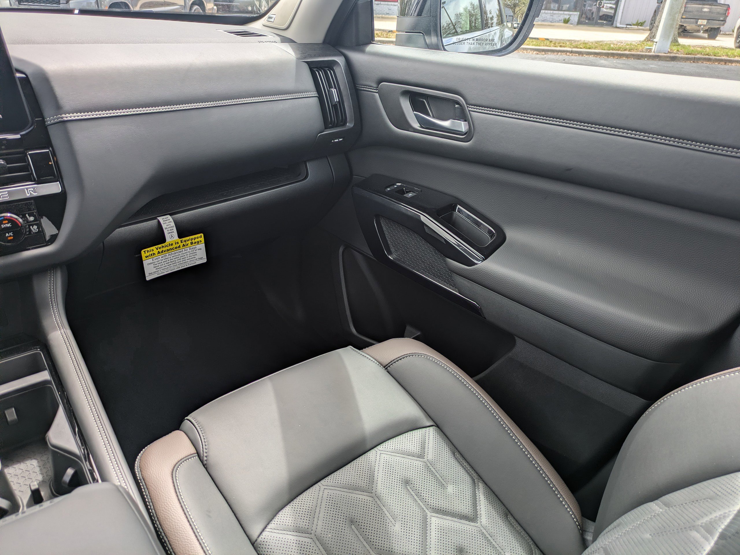 New 2026 Nissan Pathfinder Platinum w/ Cargo Package FWD image 21