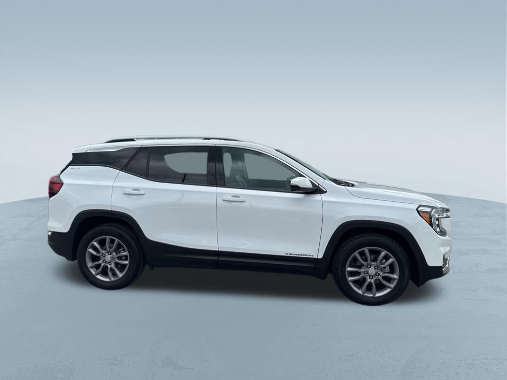 Used 2024 GMC Terrain SLT AWD/4WD image 9