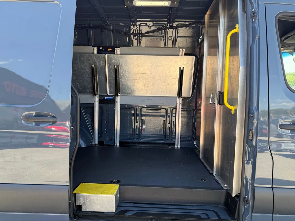 Used 2019 Mercedes-Benz Sprinter 144 image 12