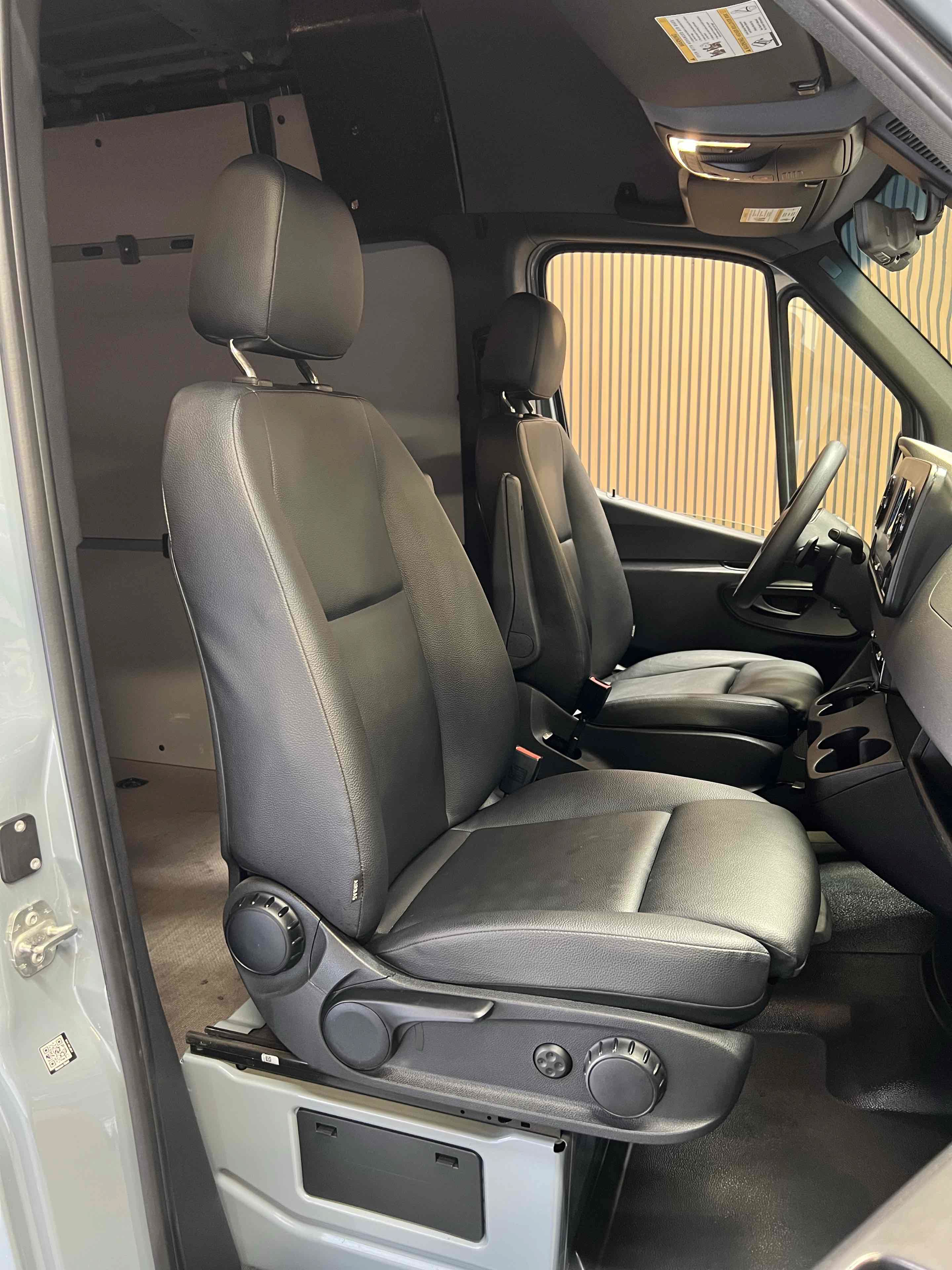 Used 2024 Mercedes-Benz Sprinter 2500 image 41
