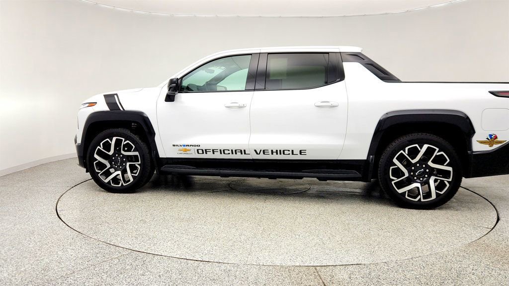 Used 2025 Chevrolet Silverado EV RST AWD/4WD image 8