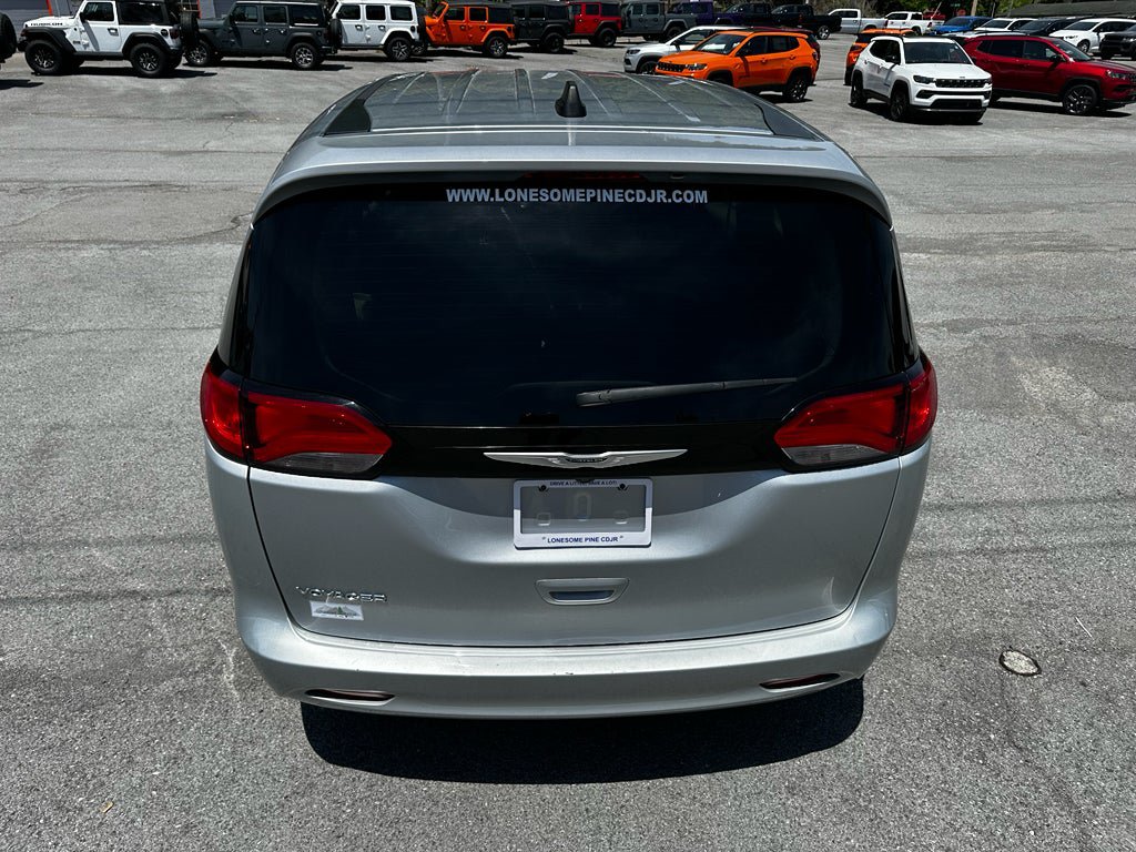 Used 2023 Chrysler Voyager LX FWD image 4