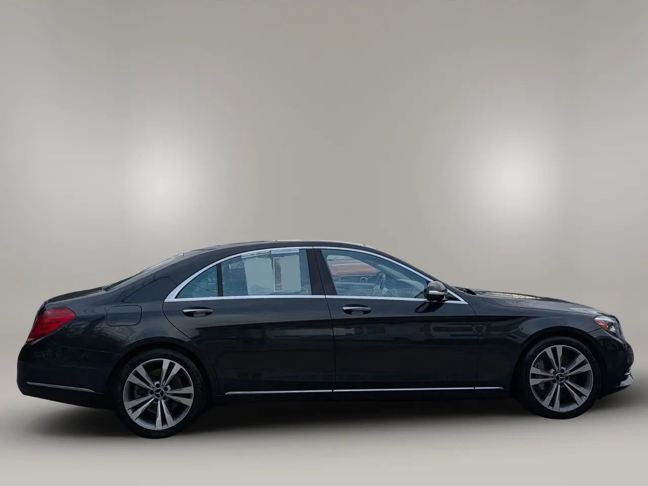 Used 2016 Mercedes-Benz S 550 4MATIC Sedan image 2