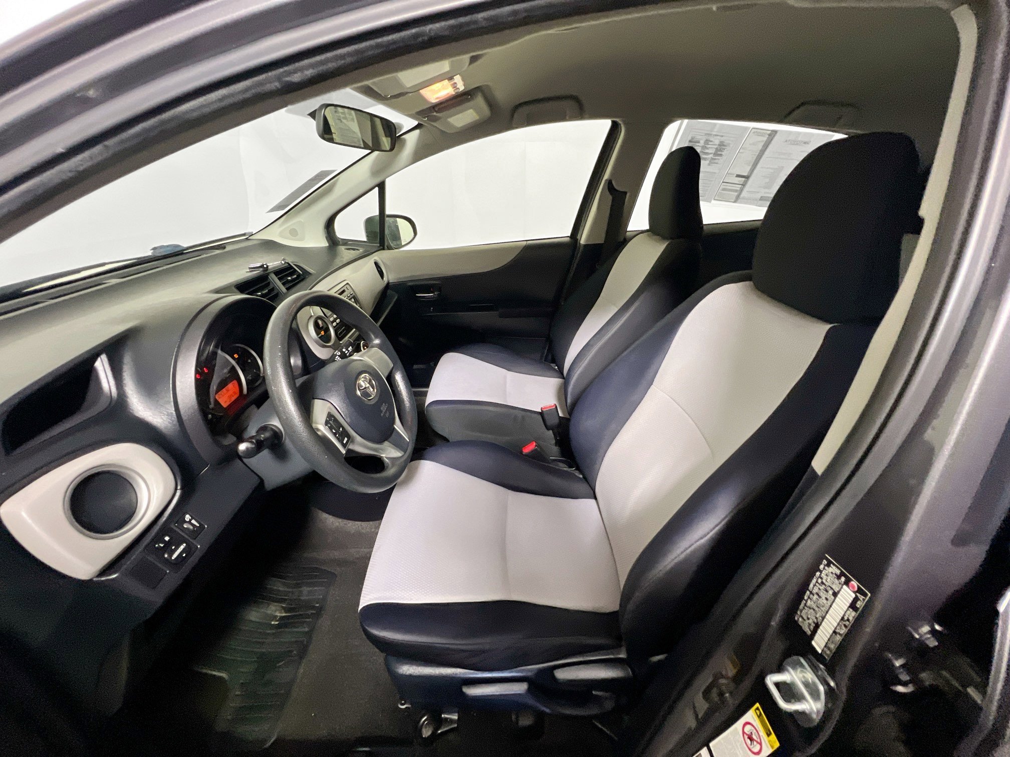 Used 2013 Toyota Yaris LE FWD image 14