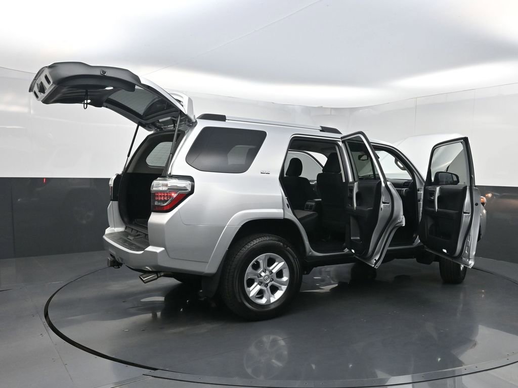 Used 2020 Toyota 4Runner SR5 AWD/4WD image 37