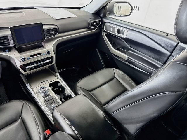 Used 2022 Ford Explorer XLT w/ Equipment Group 202A AWD/4WD image 23