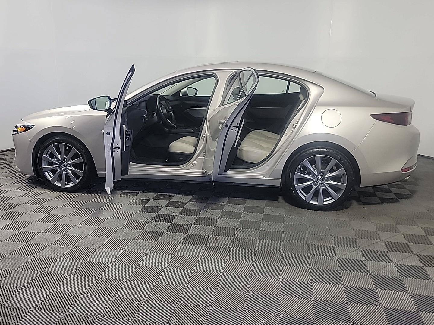 Used 2023 MAZDA MAZDA3 s FWD image 16