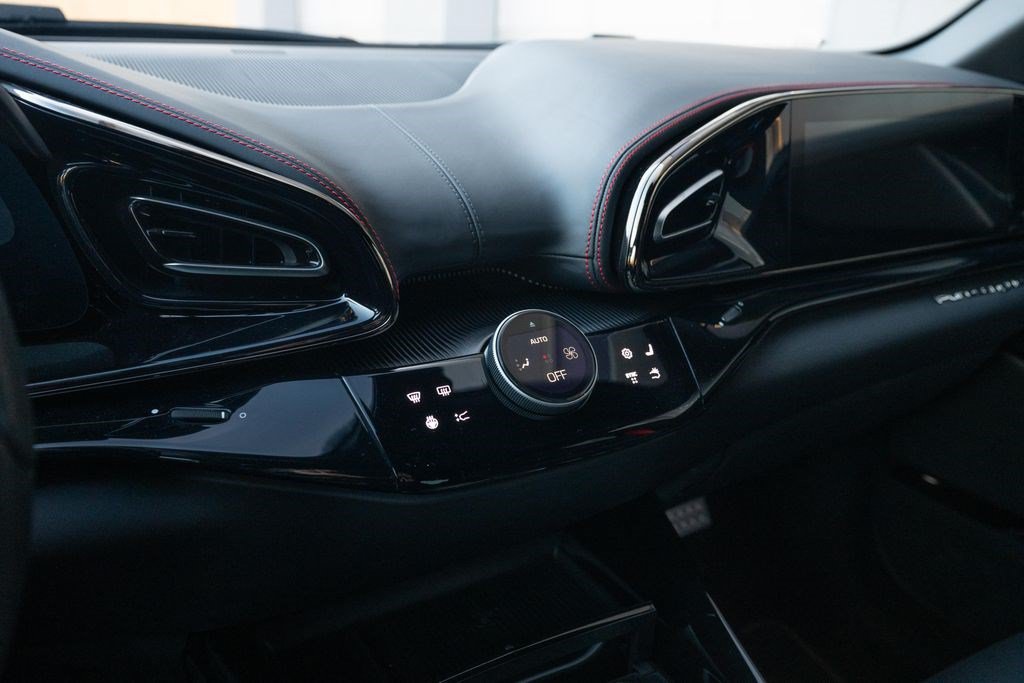 Used 2025 Ferrari Purosangue AWD/4WD image 40