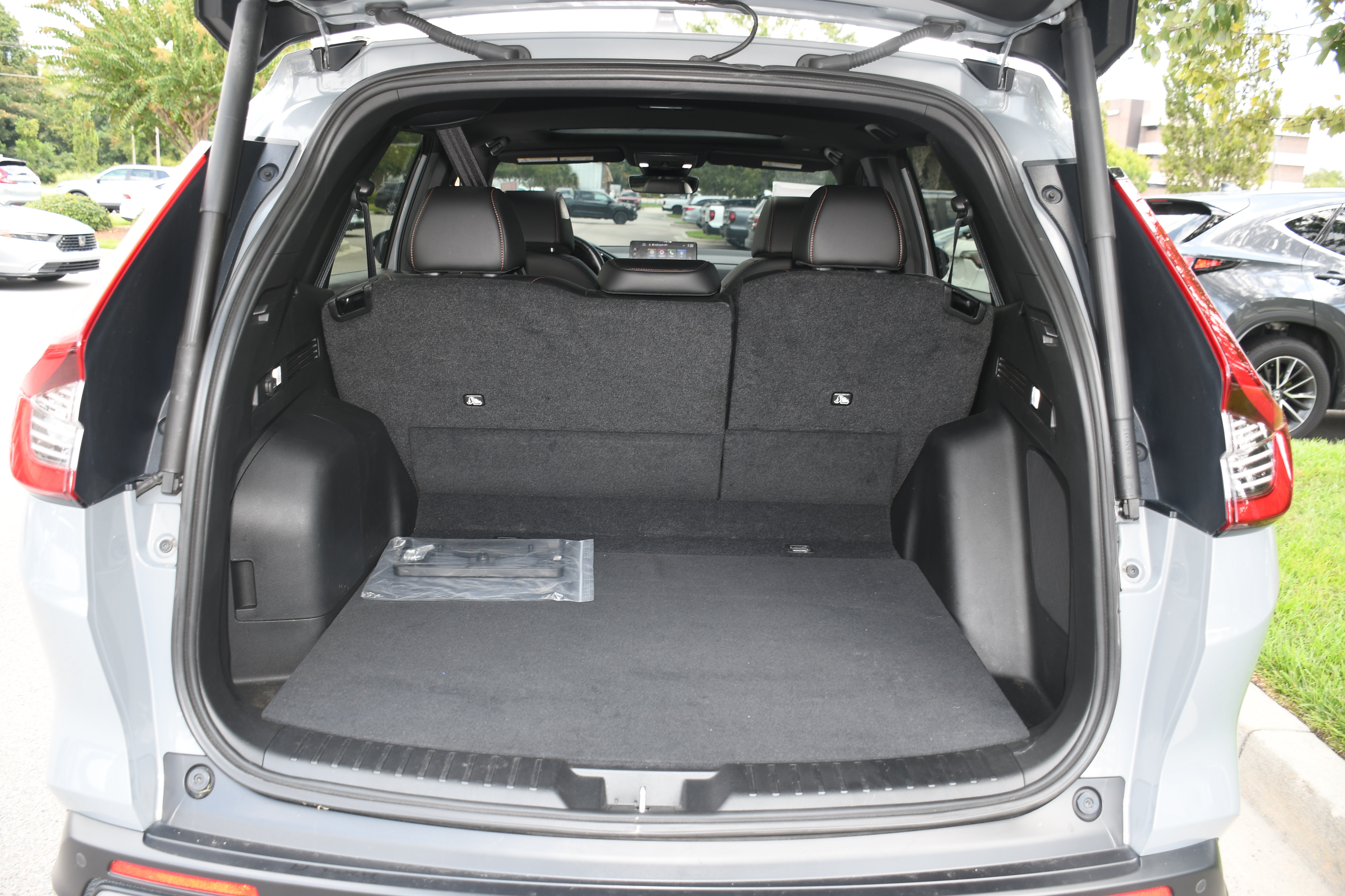 Used 2025 Honda CR-V Sport Touring image 28