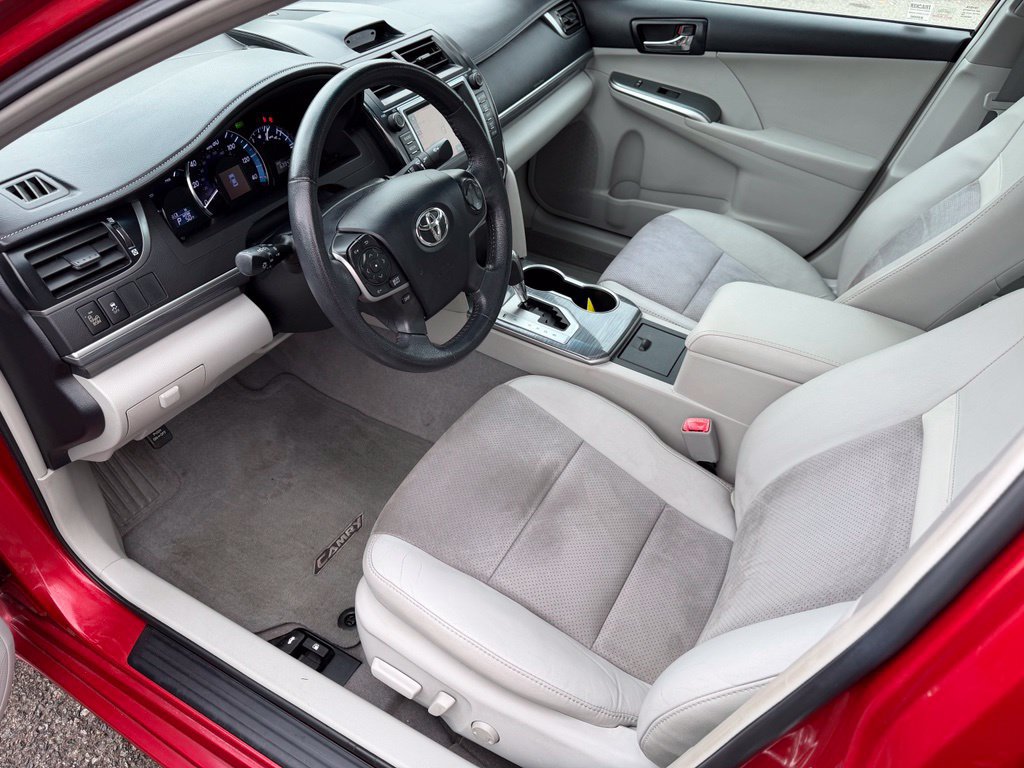 Used 2012 Toyota Camry XLE w/ Leather Pkg FWD image 12